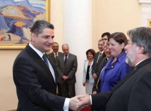 Armenian PM receives Apple Co-Founder