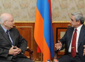 Serzh Sargsyan greets Kotler