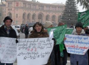 Demanding PM’s resignation