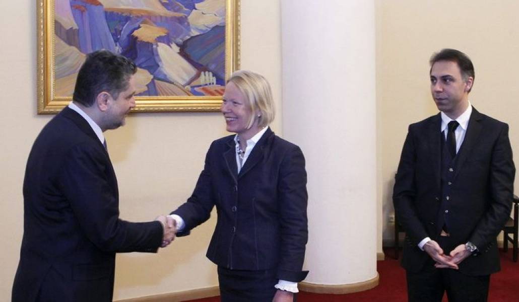 3d4dcbda54c2c87d005cd9406e0a0c94