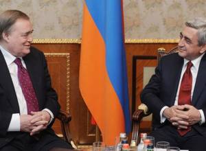 Serzh Sargsyan discusses issues on elections