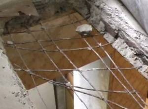 Roof collapses because of snow