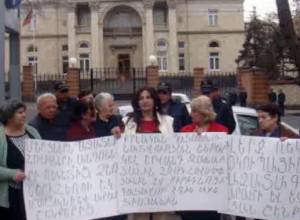 Ready to lie under Serzh Sargsyan’s car