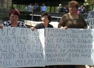 Home buyers seek justice outside presidential residence