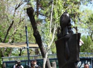 "Msho Charentir" erected in Yerevan