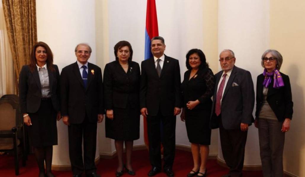 b77b435c2e50ee858cd3c2d63440ba35