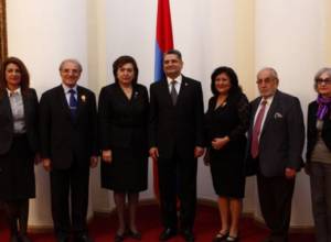 Sargsyan receives Diaspora Armenian writers