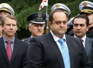 Wreath laid at tomb of Unknown Soldier