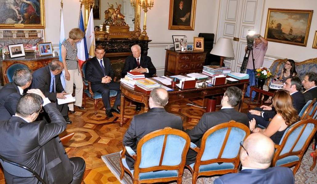 98bb2966ad17c6e81a3ecfdb8c159753