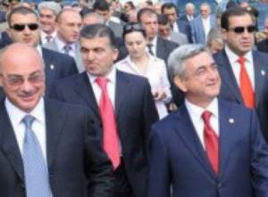 Serzh Sargsyan, Arkady Ghukasyan talk over phone