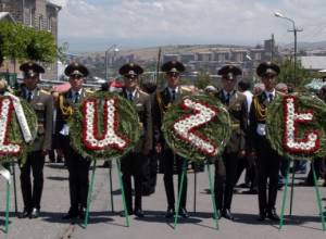 Tehran-Armenians mourn Vahe’s death