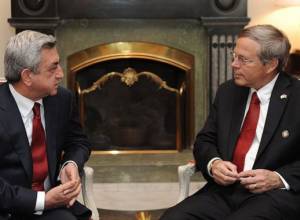 Serzh Sargsyan visits US Embassy in Armenia