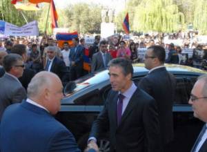 NATO Secretary General greeted with chants