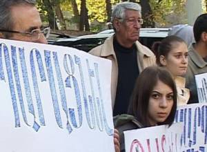 HAK activists hold picket in support of their jailed friends