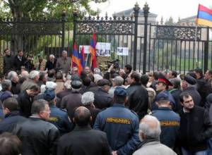 About 70 people gathered near NA building