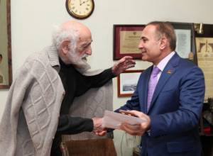 Sos Sargsyan receives NA Medal of Honour