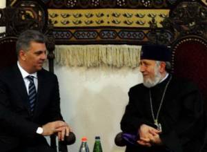Armenian Catholicos receives Romanian official