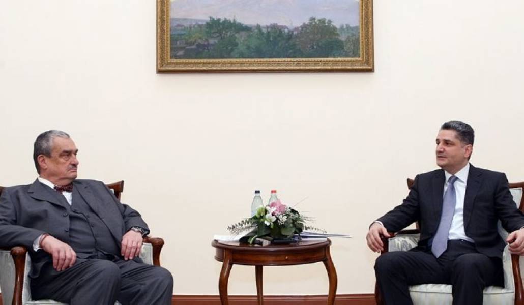 c3745e9ecda22a3cd64e1bc32cf170dd