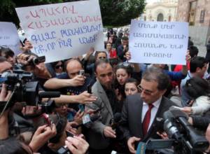 Protest action near government building