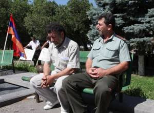 Armenian PM receives war veterans