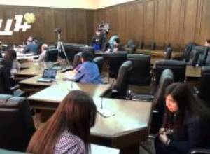 «Իսկ եթե ամուսնացել ես ռետինե տիկնիկի հե՞տ»