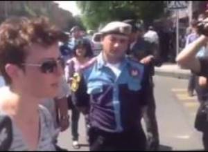 Ոստիկանները չեն թողնում առաջ շարժվել