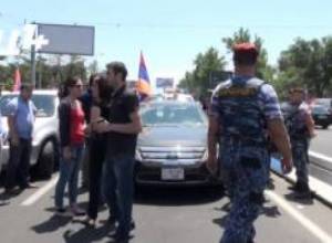 Լարված իրավիճակ. ոստիկանությունը փակեց ճանապարհը