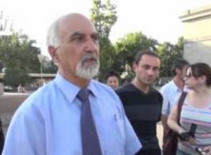 Պարույր Հայրիկյանն աղոթեց իշխանավորների համար