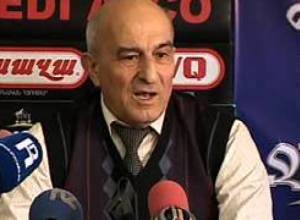 Ալեքսանդր Մանասյանը Հայելի ակումբում