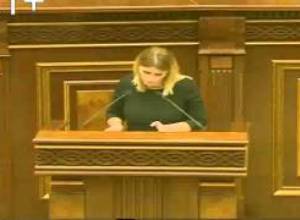 Զարուհի Փոստանջյանն առաջարկում է լյուստրացիայի ենթարկել դատավորներին եւ պահանջել նրանց հրաժարականը