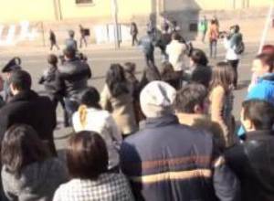 Ոստիկանները խոչընդոտեցին "ԴԵՄ ԵՄ"-ին