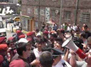 Պարոն Նազարյանը ոչ մեկի հետ հաշվի չի նստում. իրավիճակը լարված է