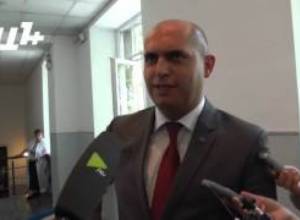 ԿԳ նախարարը վարսավիր չունի