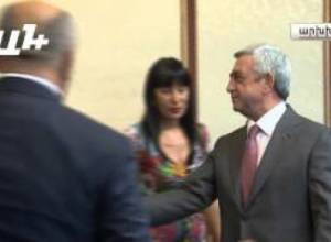 "Մասնագիտությունները մոռացել են, կրթություն չունեն, քաղաքական իմաստով էլ չգիտեմ` ինչ են".քաղաքագետ