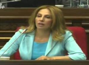 Անջատեցին Զարուհի Փոստանջյանի խոսափողը