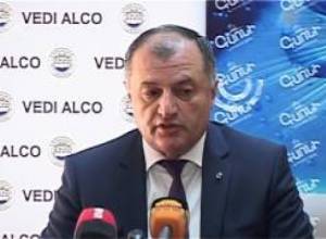 Վերջին «բոյեվիկ» Զ. Փոստանջյանին  կոչ են անում համեստ լինել