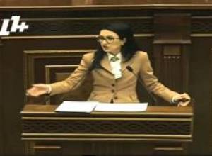 Նաիրա Զոհրաբյան. Պիտի օդով սավառնես, որ չտրորես հոծ գծերը