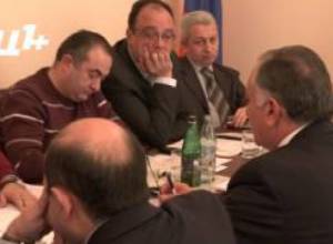 «Մեր հանձնաժողովում ուրի՞շ հանրահաշիվ է գործում՝ 1+1= է  2 ու կե՞ս»