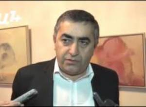 Արմեն Ռուստամյանը պատասխանում է լրագրողների հարցերին