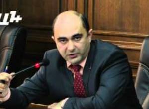 ՀՀԿ կրծքանշանն ու մանկական փանփերսի ներկրումը