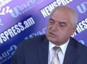 «Lույսերը անջատում է, պատուհանները փակում է, գլուխը կոխում է վերմակի տակ եւ կարծիքը հայտնում է»