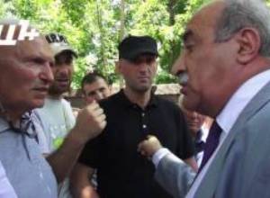 Ակցիա ԱԺ-ի մոտ