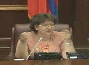 Լքեք ամբիոնը, տիկին Փոստանջյան