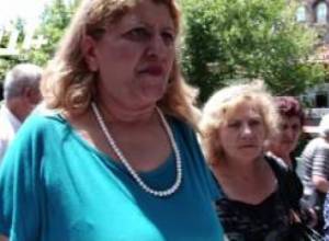 Նաիրիտցիները նախագահականի դիմաց