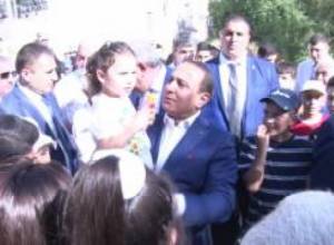 Վարչապետը Վայքում այցելել է պանրի, գինու գործարան, պուրակ ու մարզադաշտ