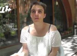 Ոստիկանին ողջագուրված աղջիկը՝ Խորենացի փողոցում տարվող պայքարի մասին