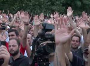 Բաց ձեռքեր, ձեռքերը վեր--հավաքի սիմվոլն է