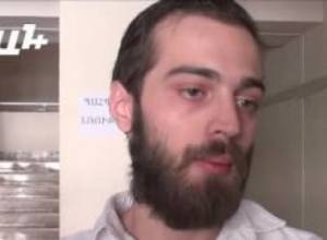 "SOS"-ի սցենարիստը հակագազով էր եկել դատարանի մոտ