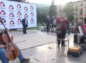 Հախվերդյանը բացատրում է , թե ինչու է եկել Համախմբան  հավաքին երգելու