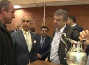 Կարեն Կարապետյանը այցելել է ոսկերչական իրերի և ժամացույցների 6-րդ միջազգային ցուցահանդես